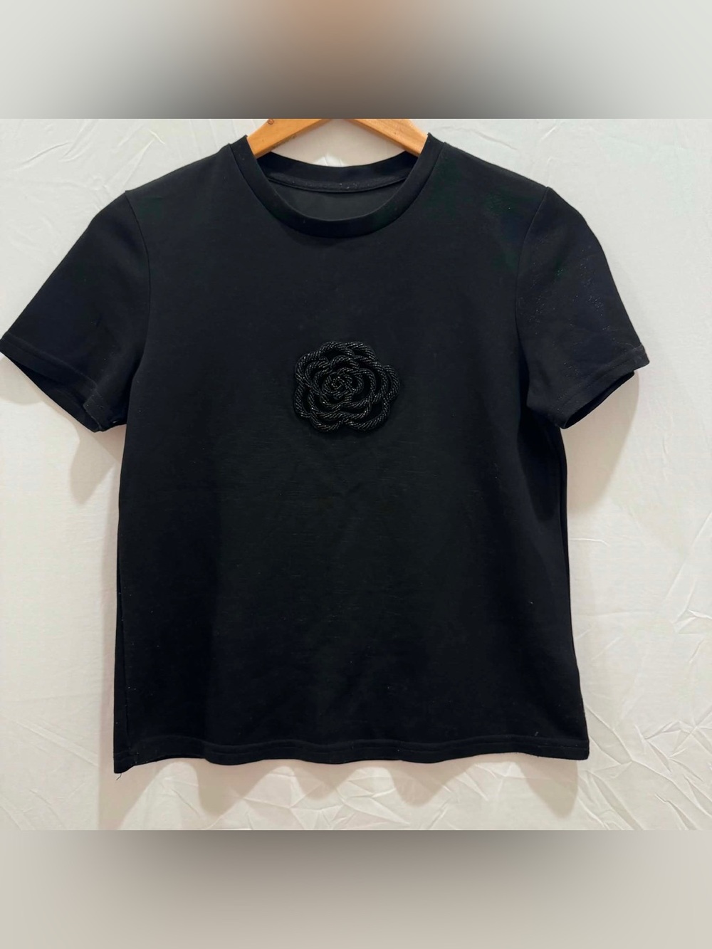 FM2050 Women's Black Beaded Rose Short-Sleeve Blouse M